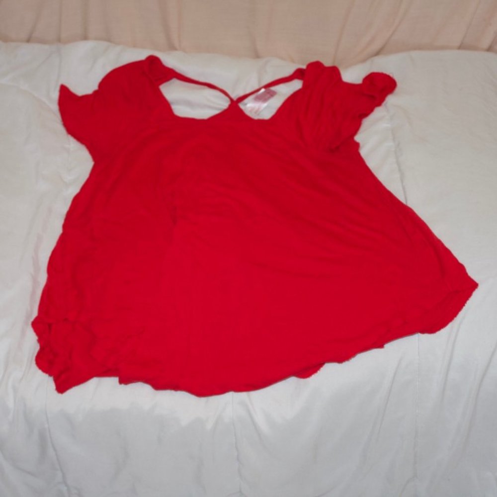 Red Flowy Light Top - Picture 3 of 4